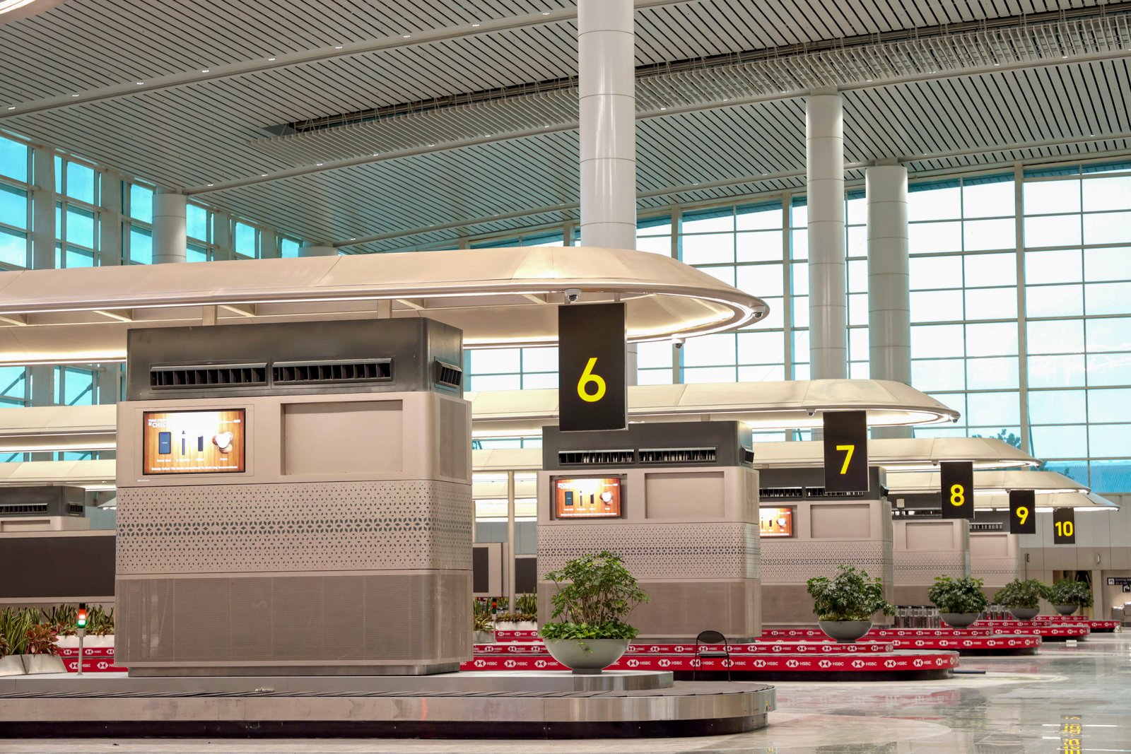 DIAL User Tariff Hike: दिल्ली एयरपोर्ट से उड़ान भरना होगा महंगा, एयरपोर्ट ऑपरेटर ने यूजर फीस बढ़ाने का दिया प्रस्ताव