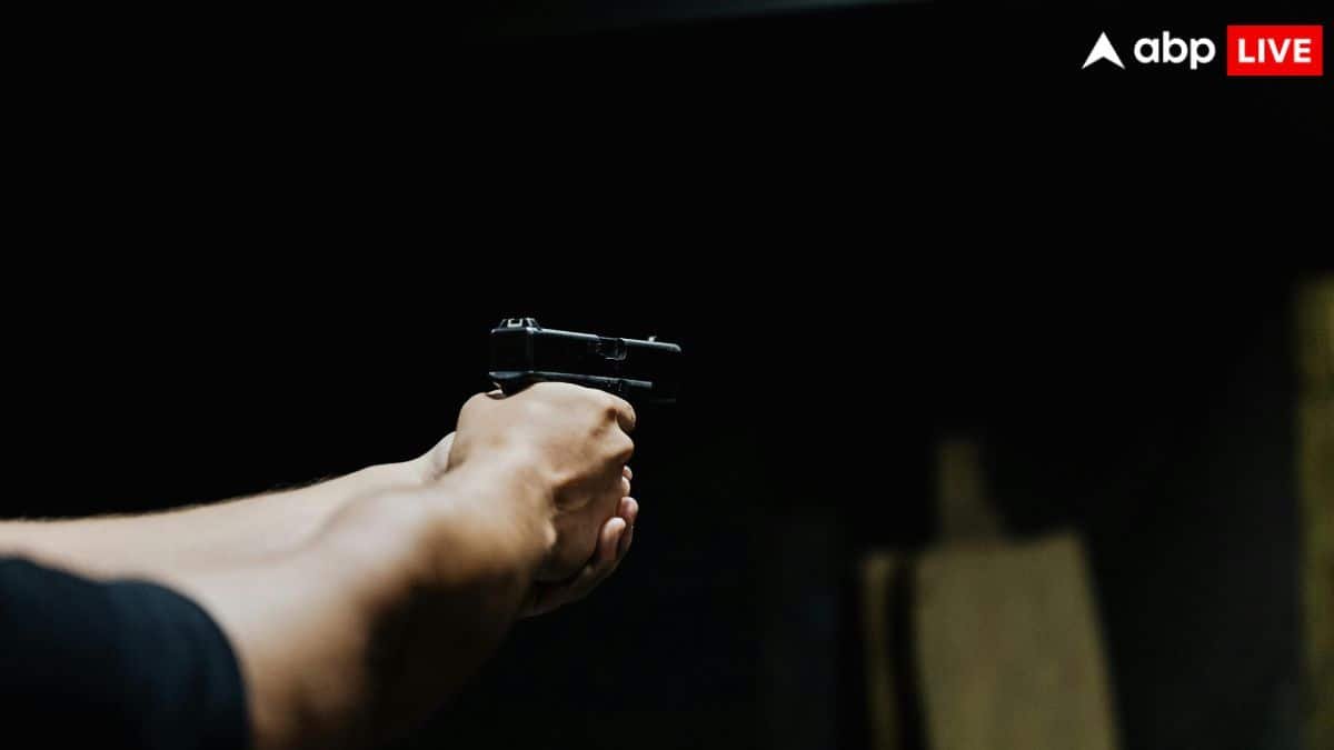 हॉस्टल में घुसकर अंधाधुंध फायरिंग, 25 लोगों को लगी गोली, 11 की मौत; हैरान कर देगा मामला