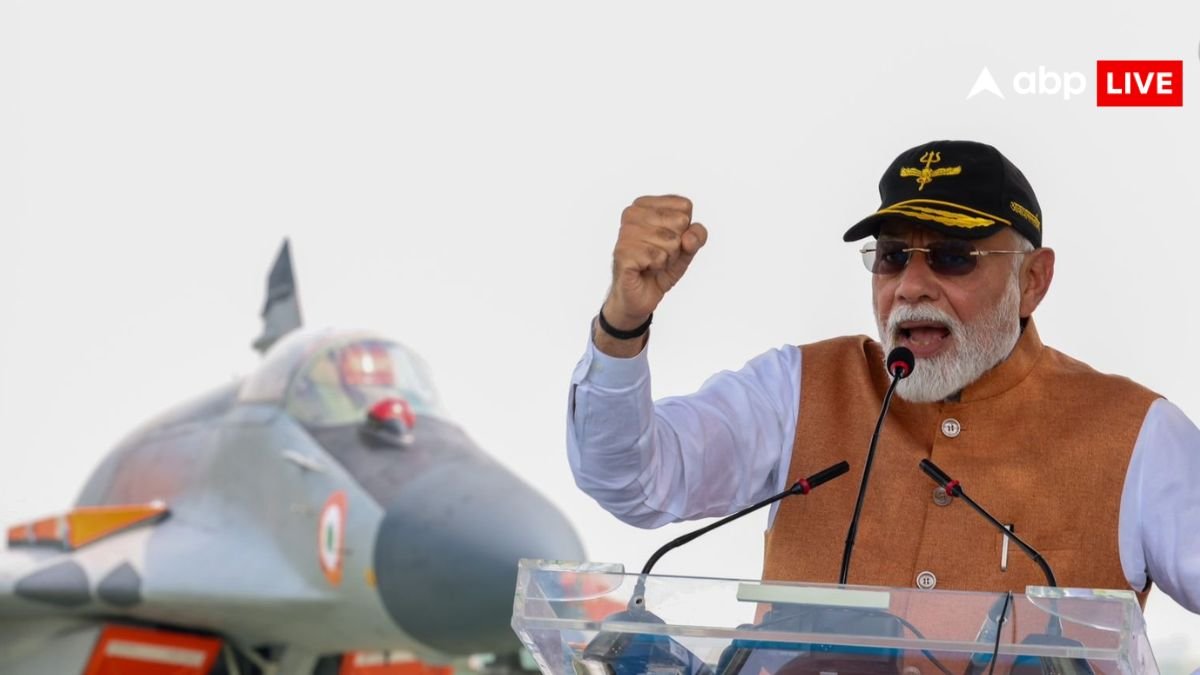 हमारी फौज न्यूक्लियर ब्लैकमेल की हवा निकाल देती है, आदमपुर एयरबेस पर जवानों से बोले पीएम मोदी