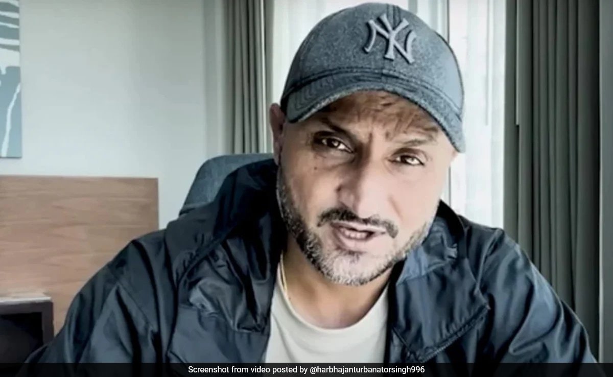 Fan Complains About Quality Of Hindi Commentary. Harbhajan Singh Responds