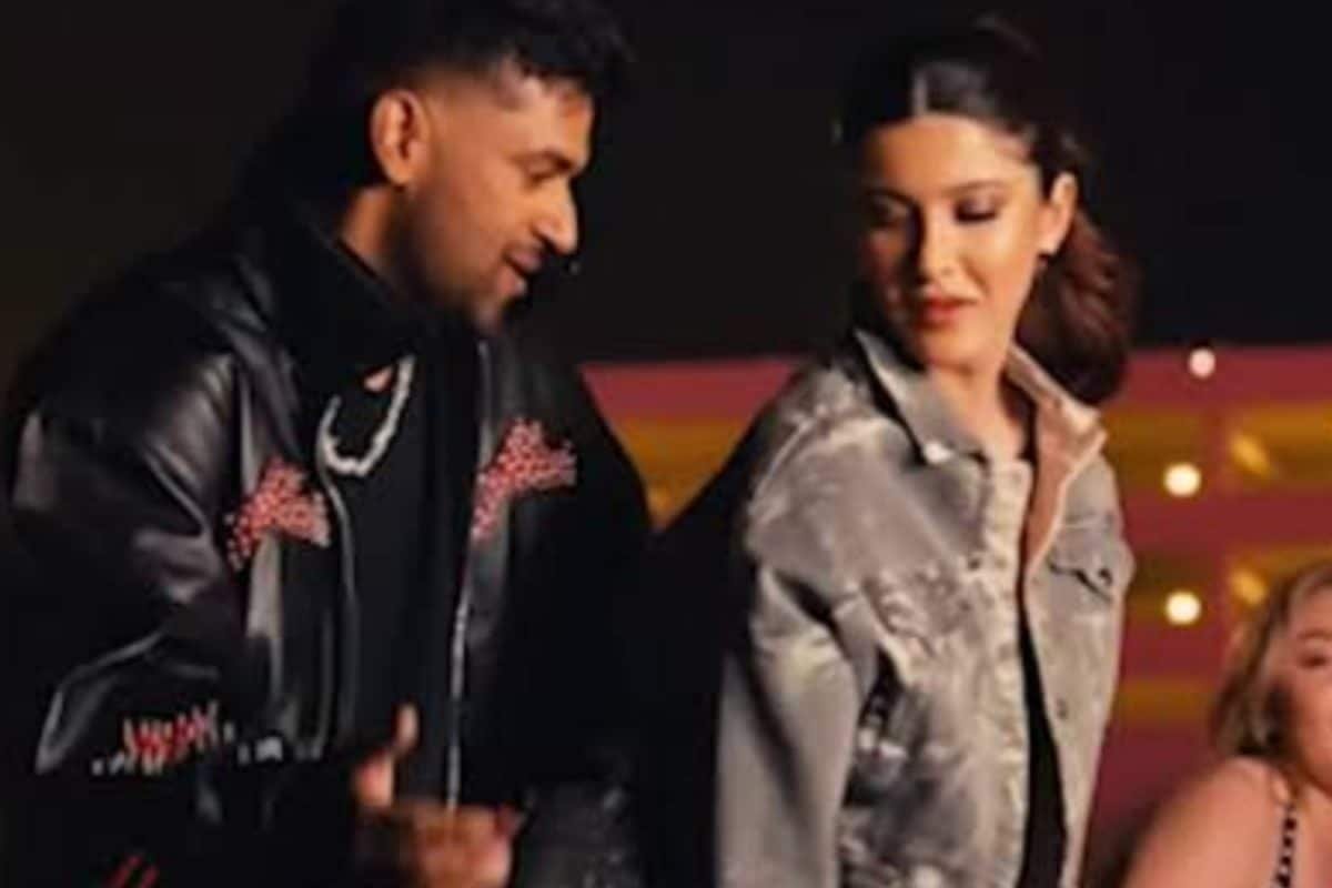 Shanaya Kapoor’s Debut In Guru Randhawa’s ‘Vibe’ Slammed By Netizens For Lack Of Expressions