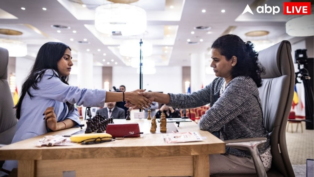 19 साल की दिव्या देशमुख बनीं वर्ल्ड चैंपियन, कोनेरू हम्पी को हराकर जीता Chess World Cup का खिताब