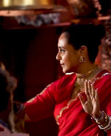 Rani Mukherjee is soaking in the festive mood—and looking radiant as ever!