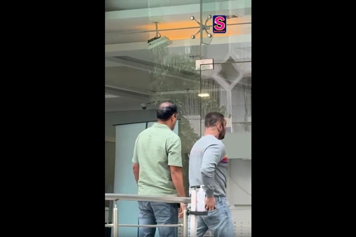 Sohail Khan visits the hospital to check in on his sister-in-law.
