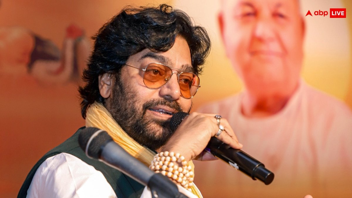 आशुतोष राणा ने महाकुंभ में लगाई आस्था की डुबकी, कहा- मेरे लिए यहां आना एक भावुक पल