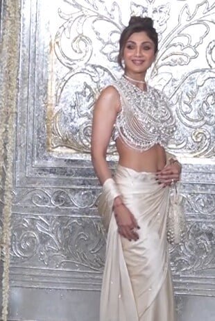Shilpa Shetty’s Ivory Look = Diwali Perfection!