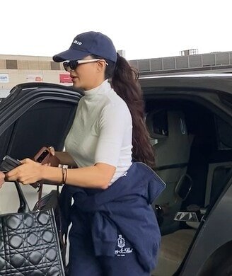 Jacqueline Fernandez serving stunning airport vibes