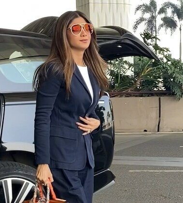 Airport glam queen! Shilpa Shetty wins again