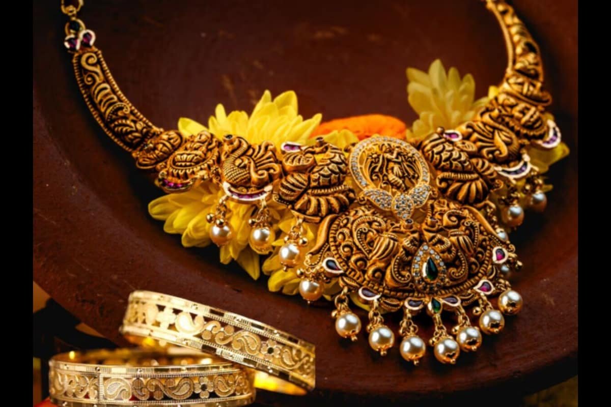 Gold Prices Remain Steady Today, December 4: Check 24K & 22K Rates In Delhi, Mumbai & Other Cities