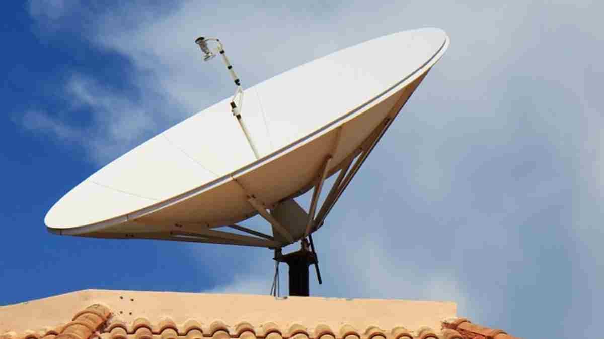 कैसे काम करती है Dish TV की छतरी? 99% लोगों को नहीं पता इसके पीछे की टेक्नोलॉजी