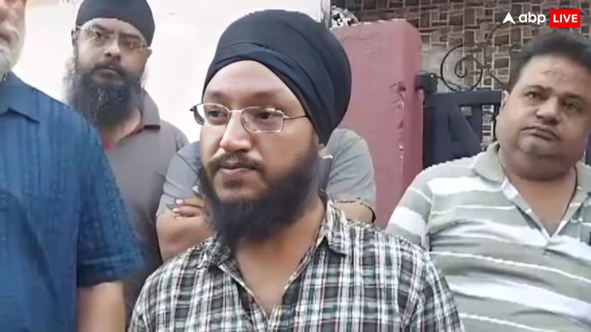 Immigration Crisis: पैरों में जंजीरें, हाथों में हथकड़ी, फिर प्लेन में चढ़ाया, पढ़िए हरप्रतीत की कहानी, जिसे US ने किया डिपोर्ट