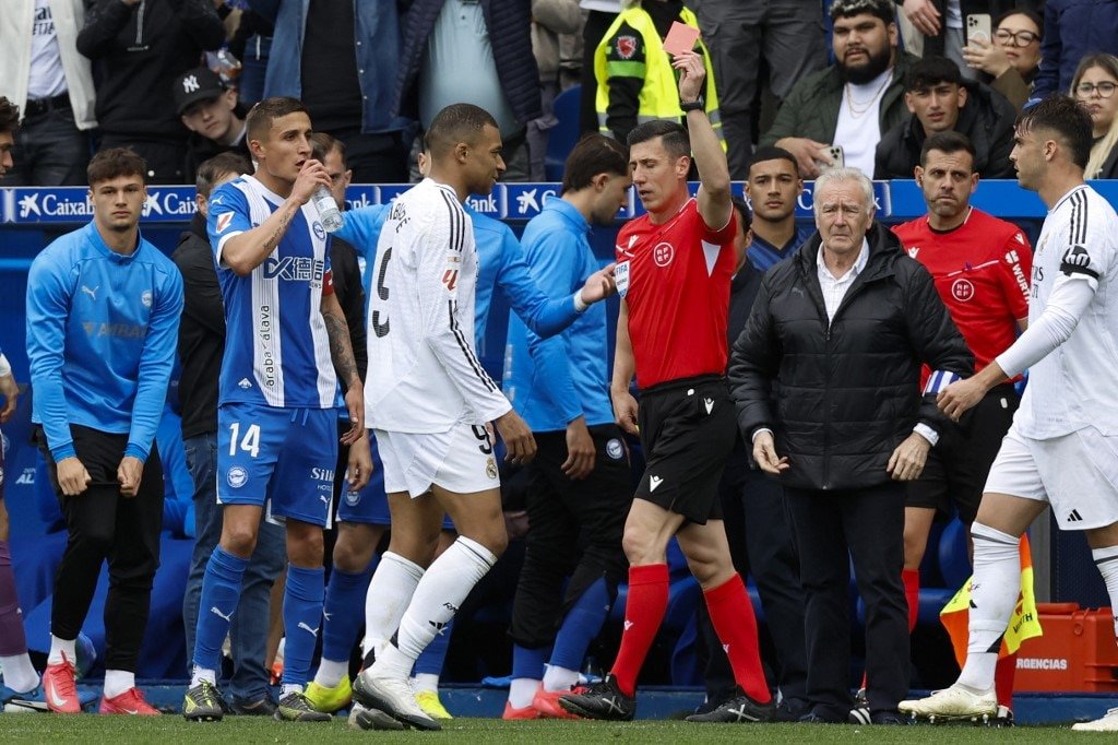 Real Keep Heat On Barcelona With 1-0 Win Over Alaves; Mbappe Sent Off