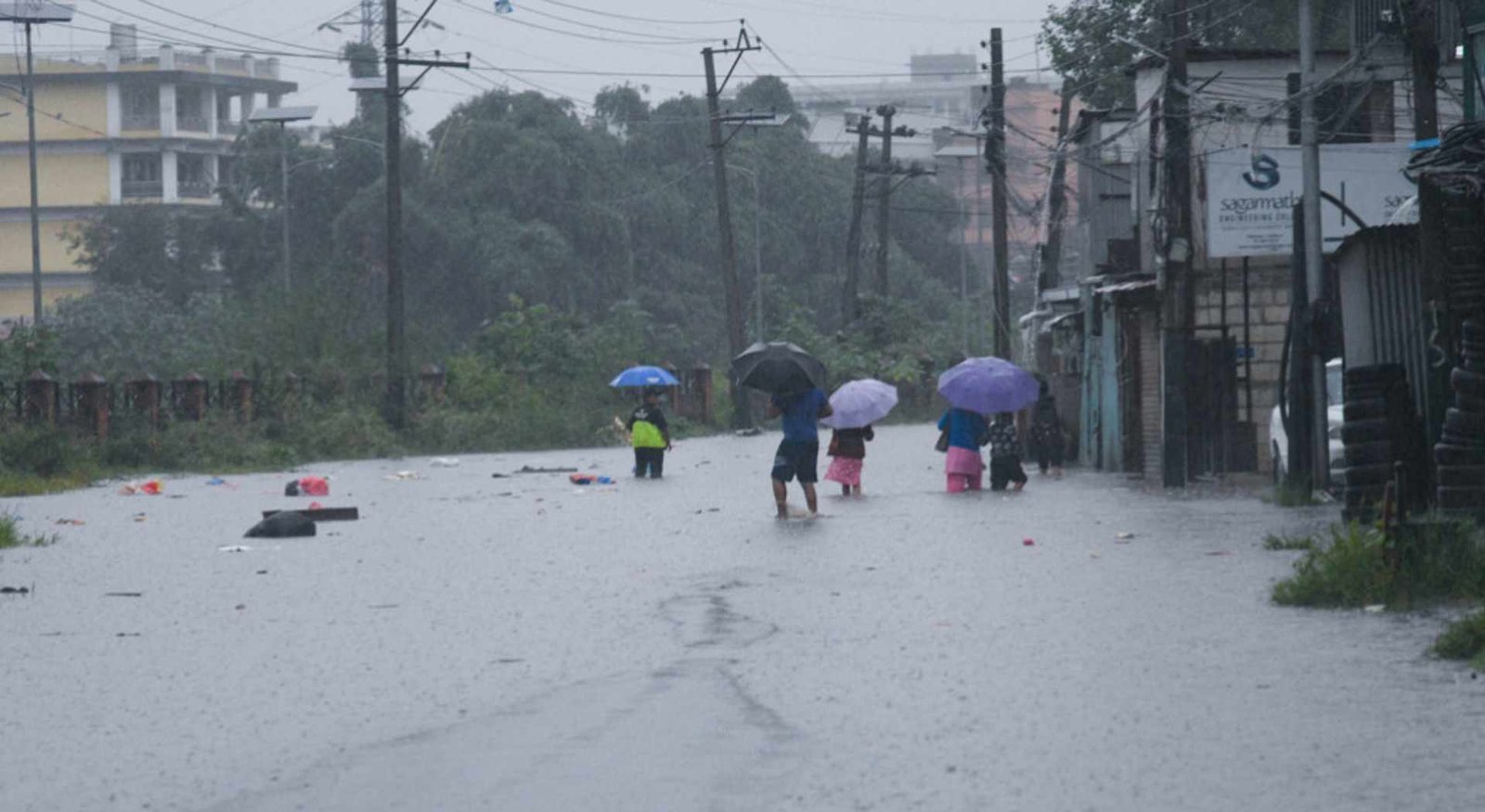 नेपाल में भारी बारिश का कहर... 17 जिलों में रेड अलर्ट, स्कूल से लेकर एयरपोर्ट तक बंद | 10 बड़े अपडेट