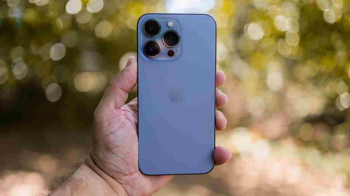 सेल में खरीदा iPhone? असली है या नकली जानने के लिए करें ये 4 ज़रूरी चेक!