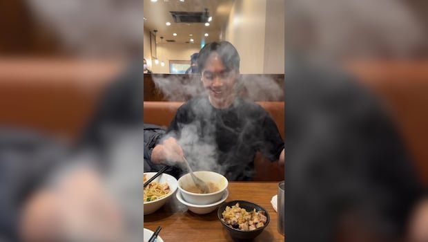 Japanese Restaurant Gives A Hot Stone If Your Soup Gets Cold - Watch How It Works