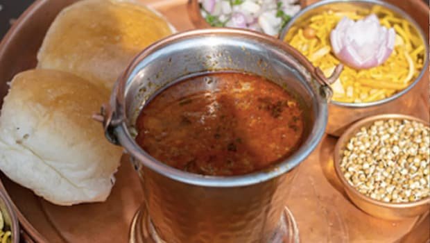 Misal Vs Usal Pav: Whats The Real Difference Between These Two Maharashtrian Dishes?