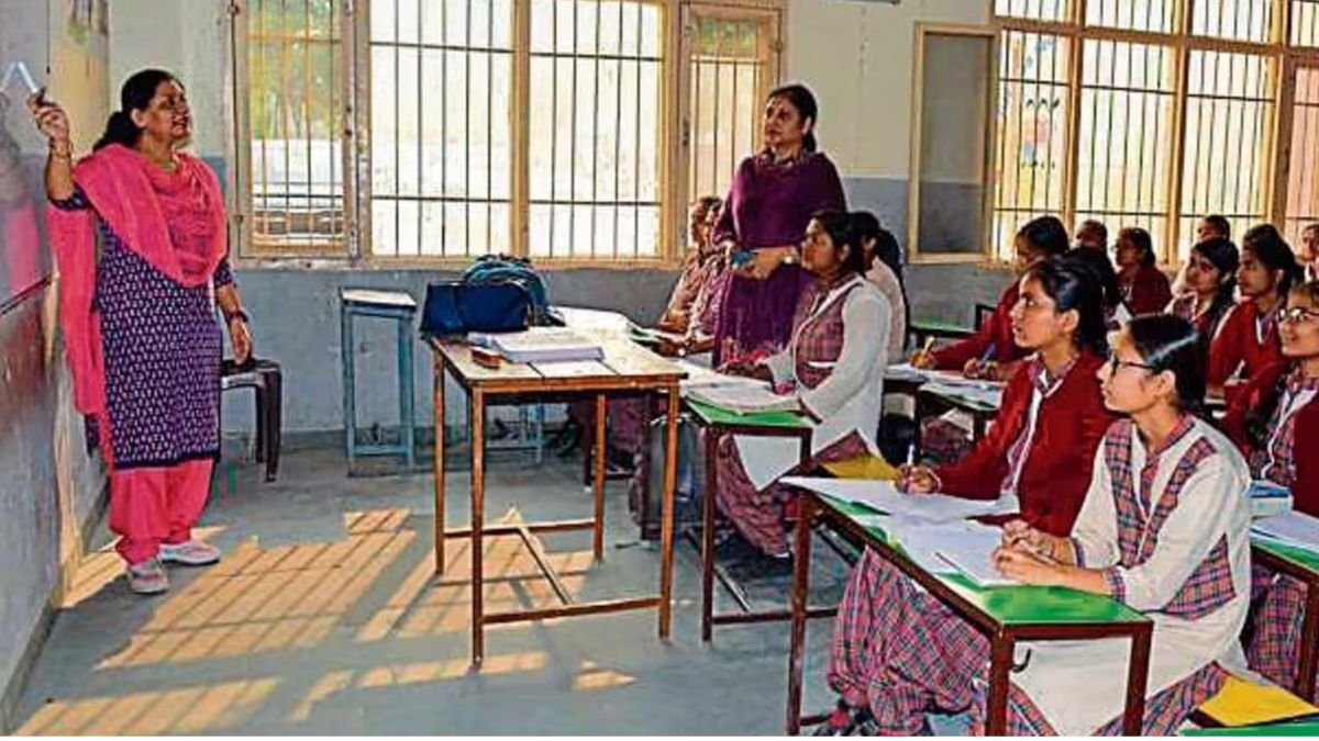 स्कूलों में घटा ड्रॉपआउट रेट, सरकारी स्कूलों पर बढ़ रहा भरोसा; आर्थिक सर्वेक्षण में चौंकाने वाले दावे 