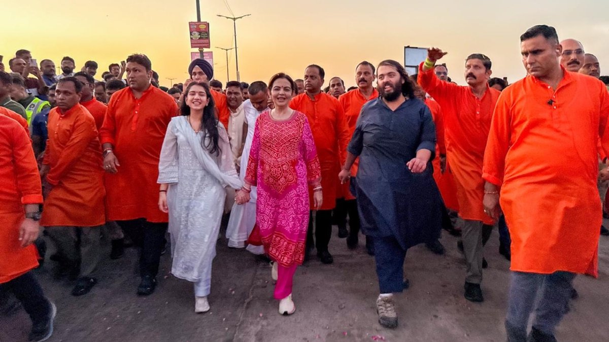 170 किमी की आध्यात्मिक पदयात्रा, 30वें जन्मदिन पर अनंत अंबानी ने किया द्वारकाधीश के चरणों में नमन, दी रामनवमी की बधाई