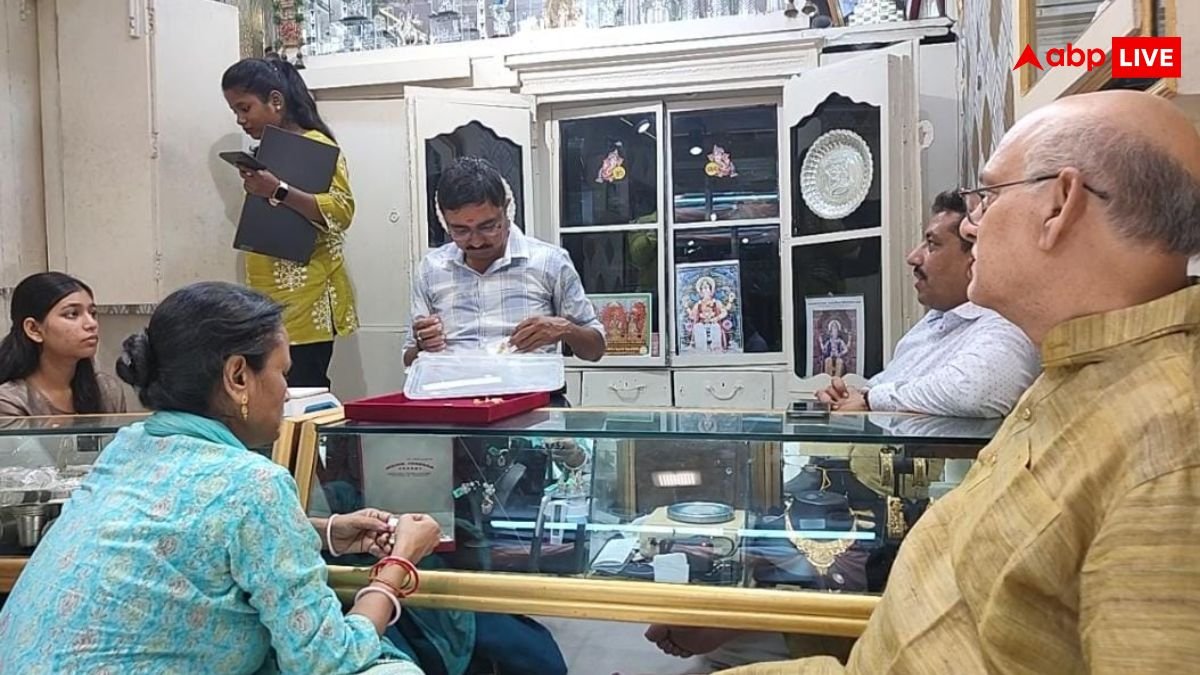 Gold-Silver Rate: आग उगल रहा है सोना-चांदी, कैसे हो शादी के सीजन में ज्वेलरी की खरीदारी