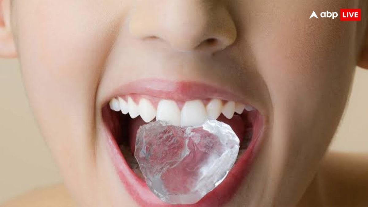 चिल्ड पानी तो ठीक है, लेकिन गर्मियों में सीधे बर्फ मुंह में रख लेते हैं कुछ लोग, जानें इससे कितना होता है नुकसान?