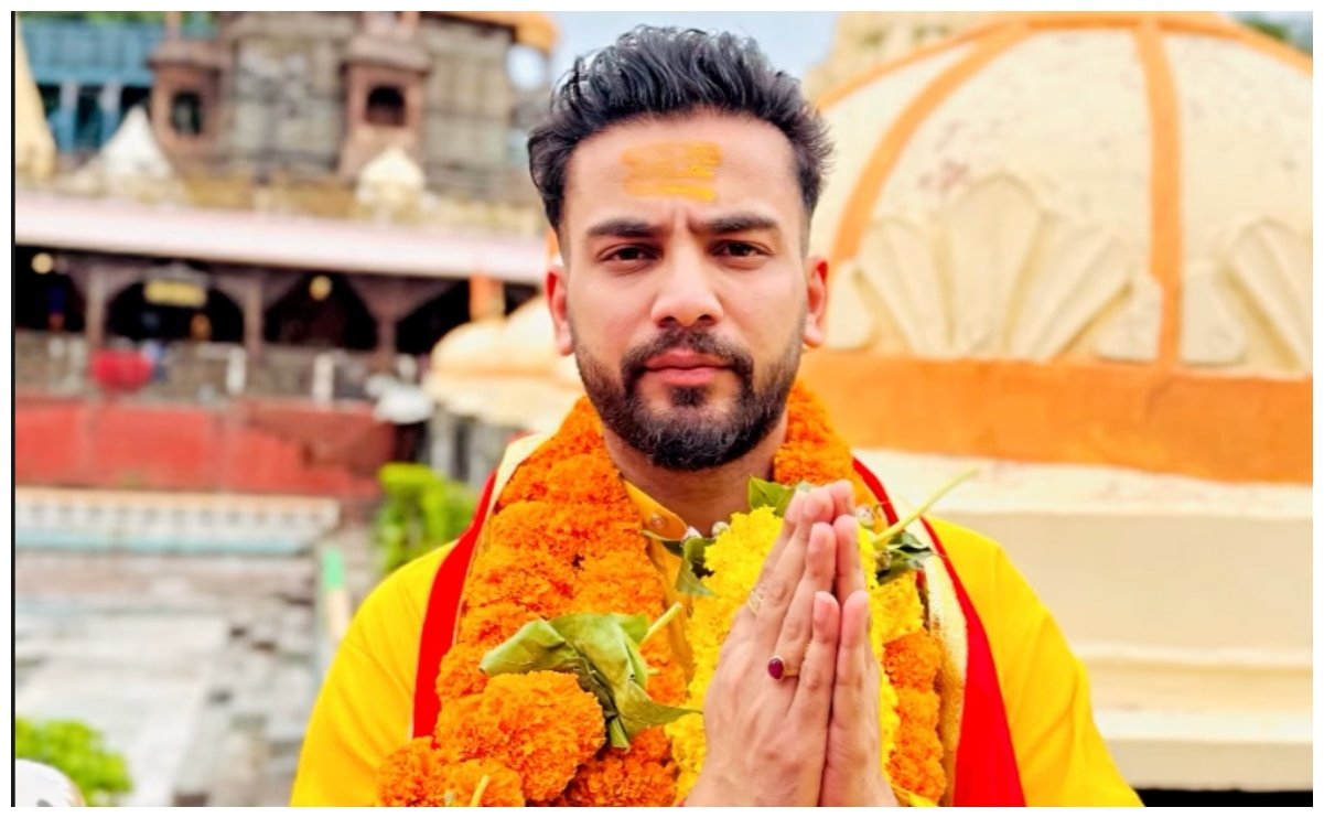 एल्विश यादव ने उज्जैन महाकाल मंदिर के किए दर्शन, माथे पर तिलक लगाकर भक्ति में दिखे लीन