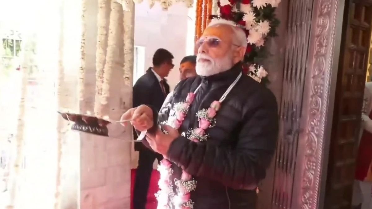 PM Narendra Modi Visit Uttarakhand: बर्फीले पहाड़ों के बीच मुखबा में PM मोदी की गंगा आरती, देखिए उत्तरकाशी से आईं ये तस्वीरें