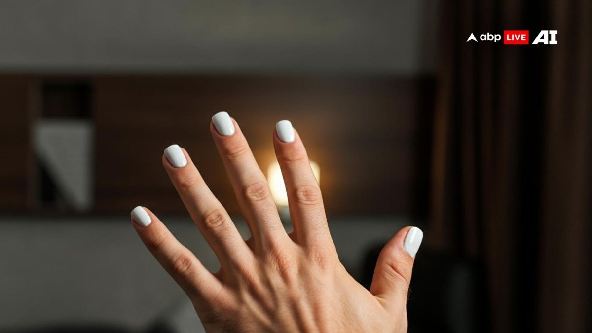 नाखूनों में दिखने लगी है ये चीज तो हो सकता है कैंसर का लक्षण, इग्नोर करने से हो सकती है मौत