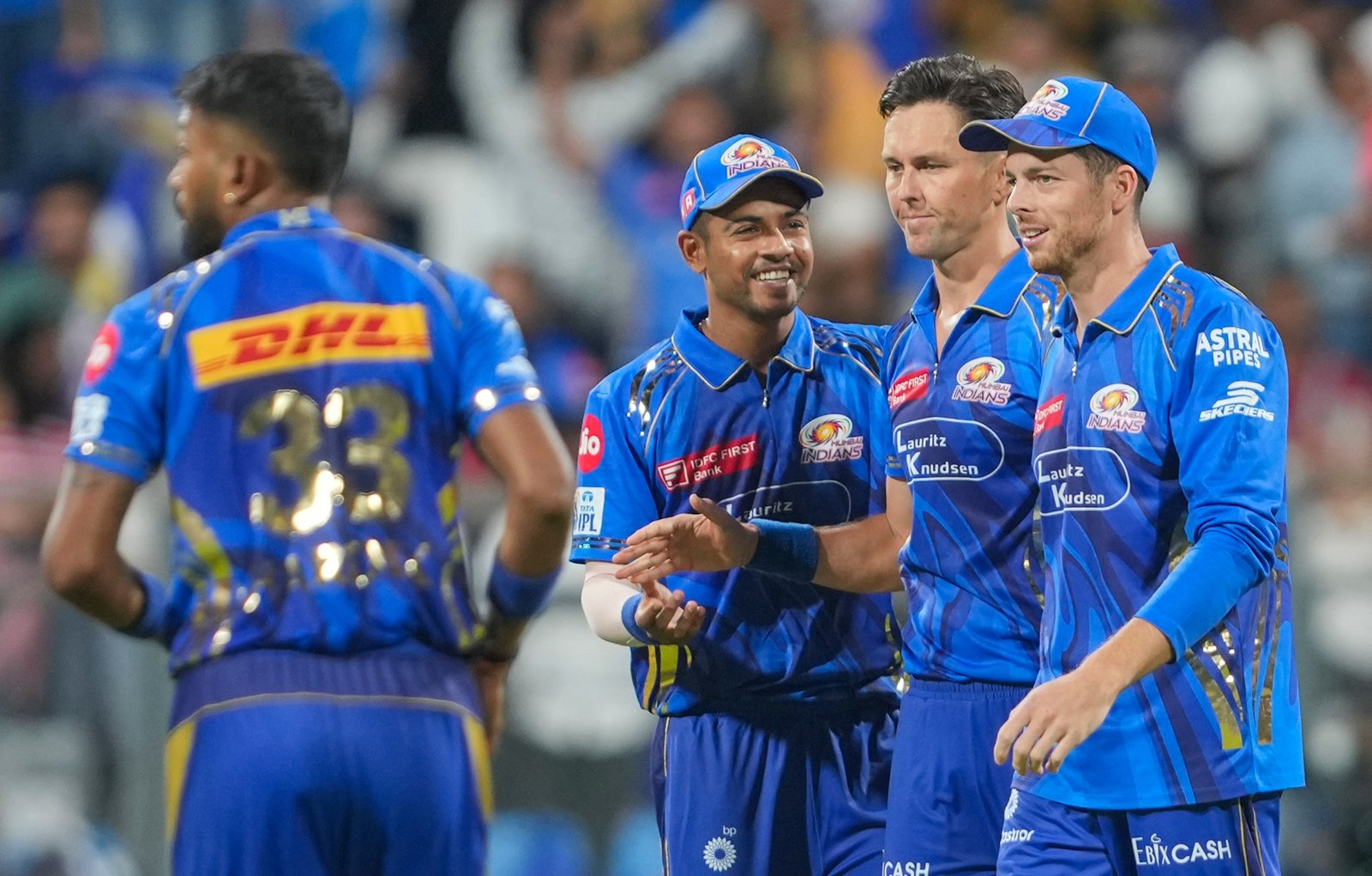MI vs RCB Pitch Report: वानखेड़े स्टेडियम में होगा मुंबई बनाम बेंगलुरु मैच, जानिए कैसा रहेगा पिच का बर्ताव