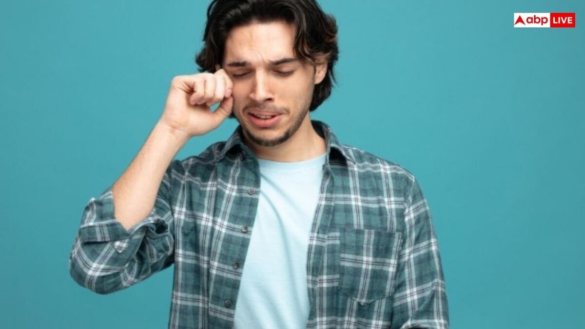 कभी भी फड़कने लगती है आपकी आंख, ये शुभ-अशुभ नहीं इस विटामिन की कमी के हैं संकेत