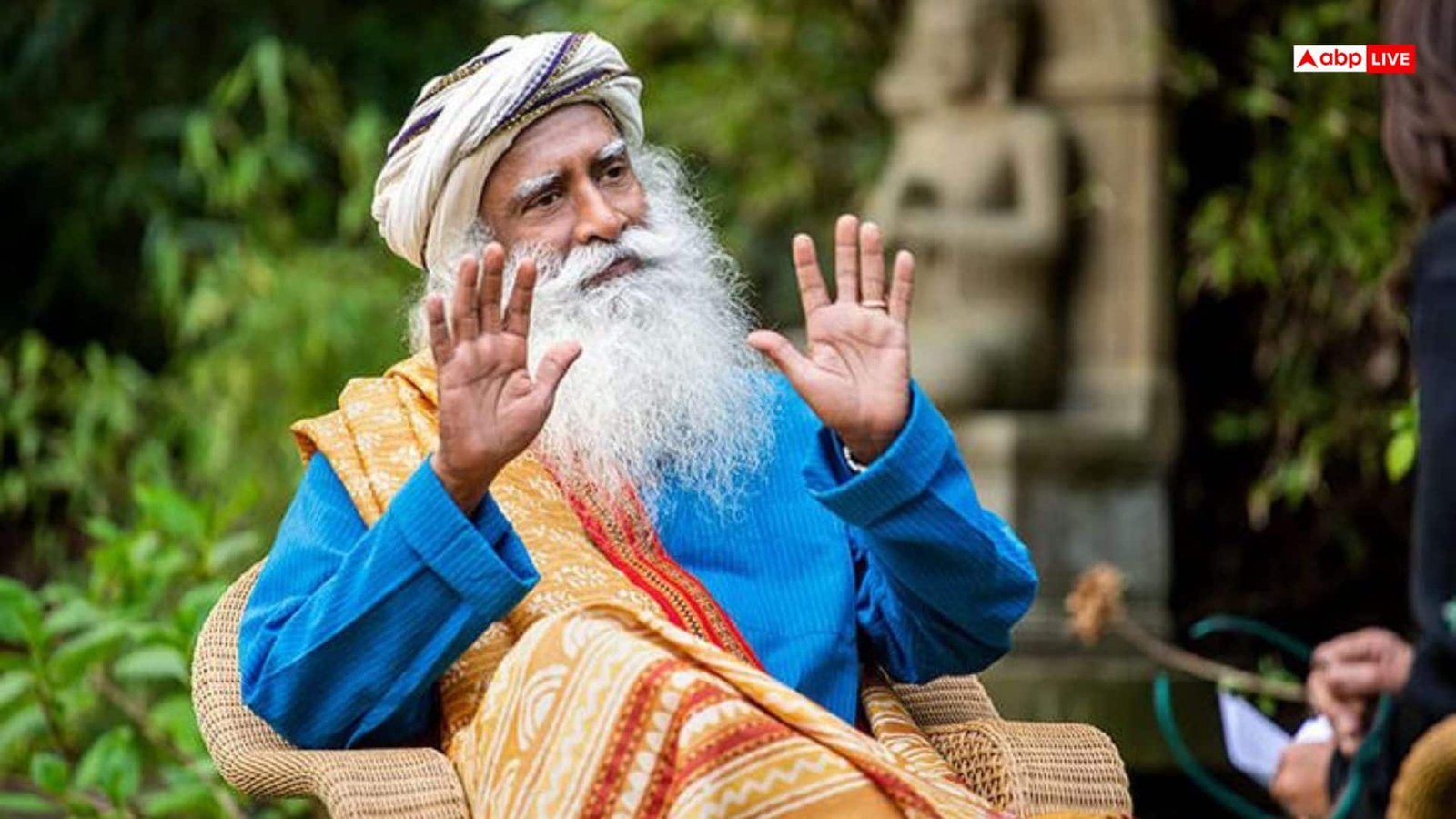 Motivational Quotes: खुशी बाहर नहीं आपके भीतर है, जानें सद्गुरु का जीवन बदलने वाला संदेश