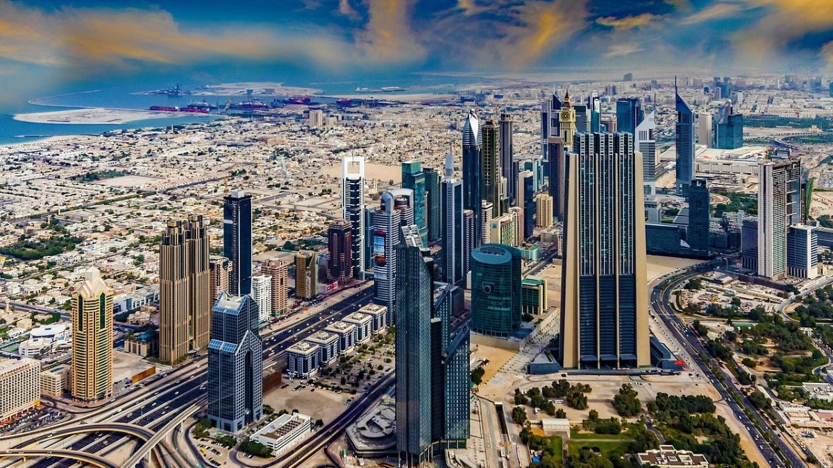 आबू धाबी में मिली 50 हजार रुपये महीने की नौकरी, भारत में कितनी होगी ये सैलरी? जानिए आसान भाषा में पूरा हिसाब