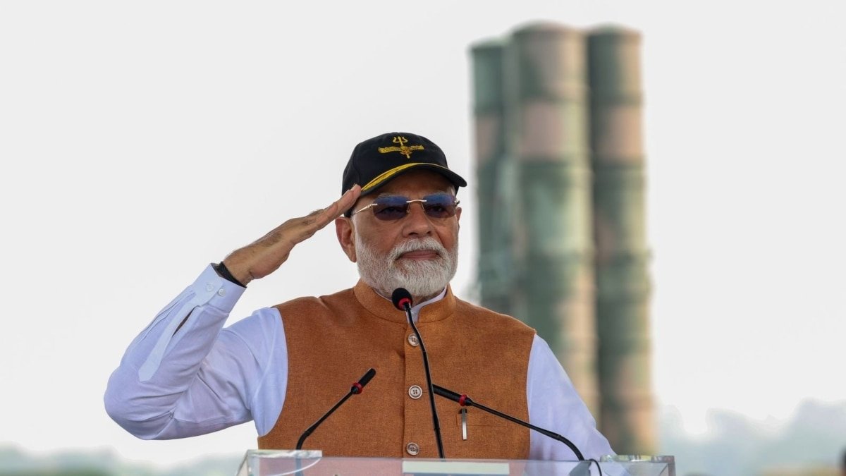 आदमपुर एयरबेस पर PM मोदी के पीछे S-400... बस एक फोटो ने खोल दी पाकिस्तान के झूठे दावों की पोल