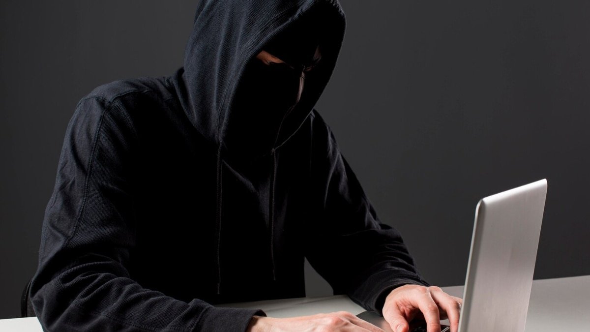 Mac यूजर्स हो जाएं अलर्ट, मंडरा रहा है बड़ा खतरा, बचने के लिए करें यह काम