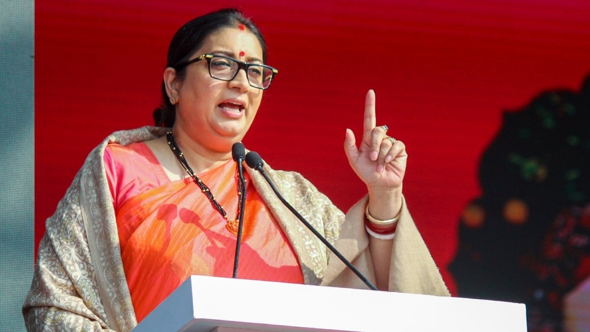 जनता ने केजरीवाल को मुक्त किया, ताकि आराम से जा सकें जेल, दिल्ली चुनाव नतीजों पर बोलीं स्मृति ईरानी