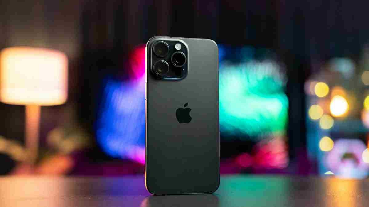 iPhone 17 के लॉन्च से पहले कौड़ियों के भाव मिल रहा iPhone 15 Pro Max, चेक करें कितनी होगी बचत