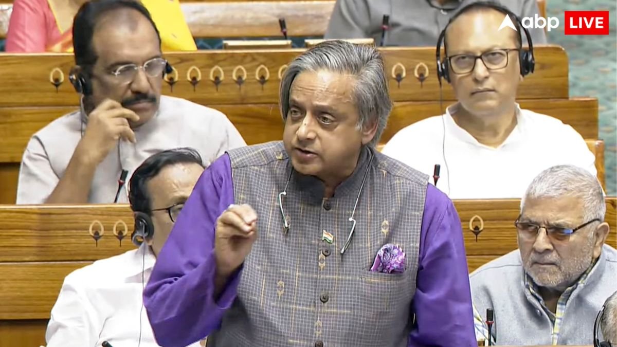 हम टैक्स पर सवाल पूछते हैं, आप मुस्कुरा देते हैं, PM मोदी की तारीफ के बाद शशि थरूर का केंद्र सरकार पर निशाना