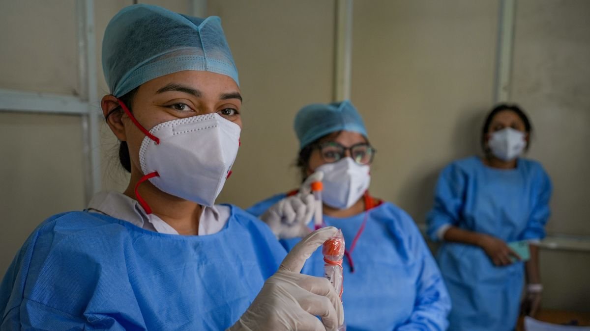 हांगकांग, सिंगापुर, चीन और थाईलैंड के बाद भारत में भी लौटा Covid-19, केंद्र का अलर्ट, जानें अब तक कितने केस