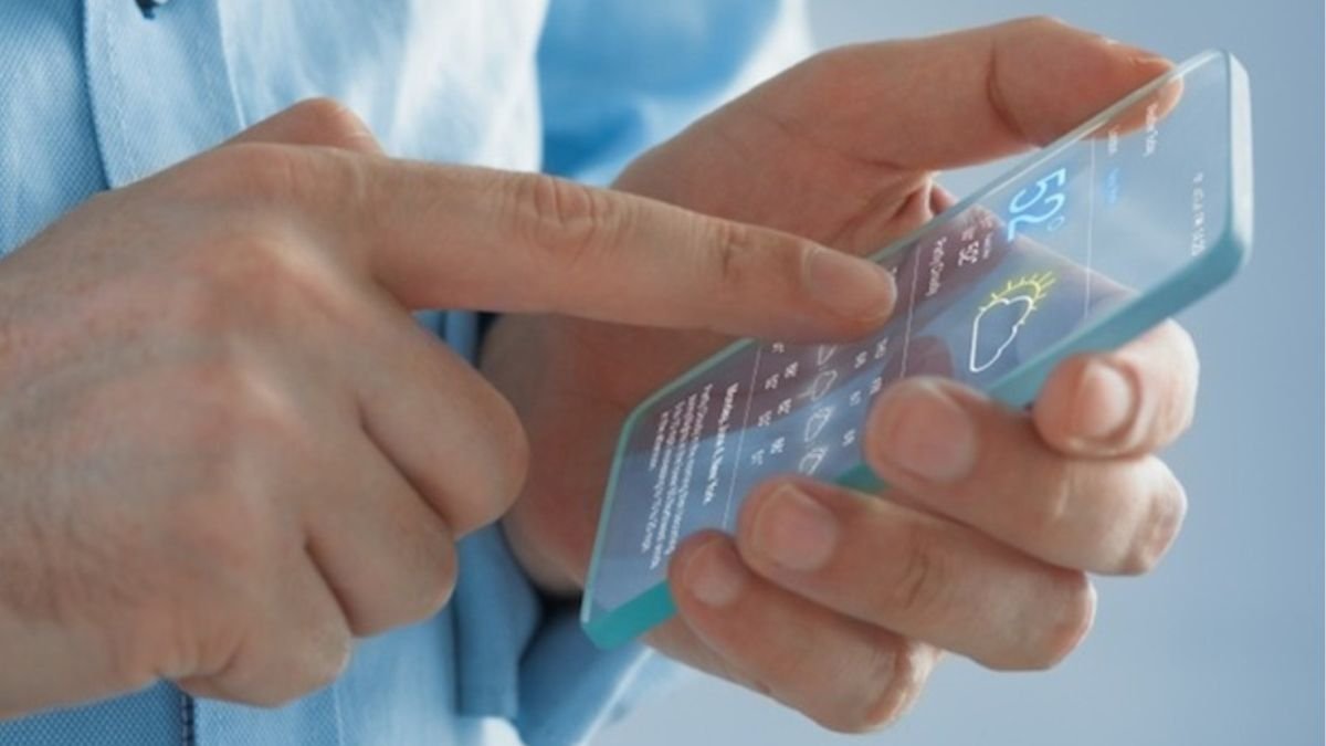 प्लास्टिक-मेटल नहीं, सिर्फ कांच से बनेगा फोन, क्या वाकई आने वाला है Transparent Mobile का जमाना?