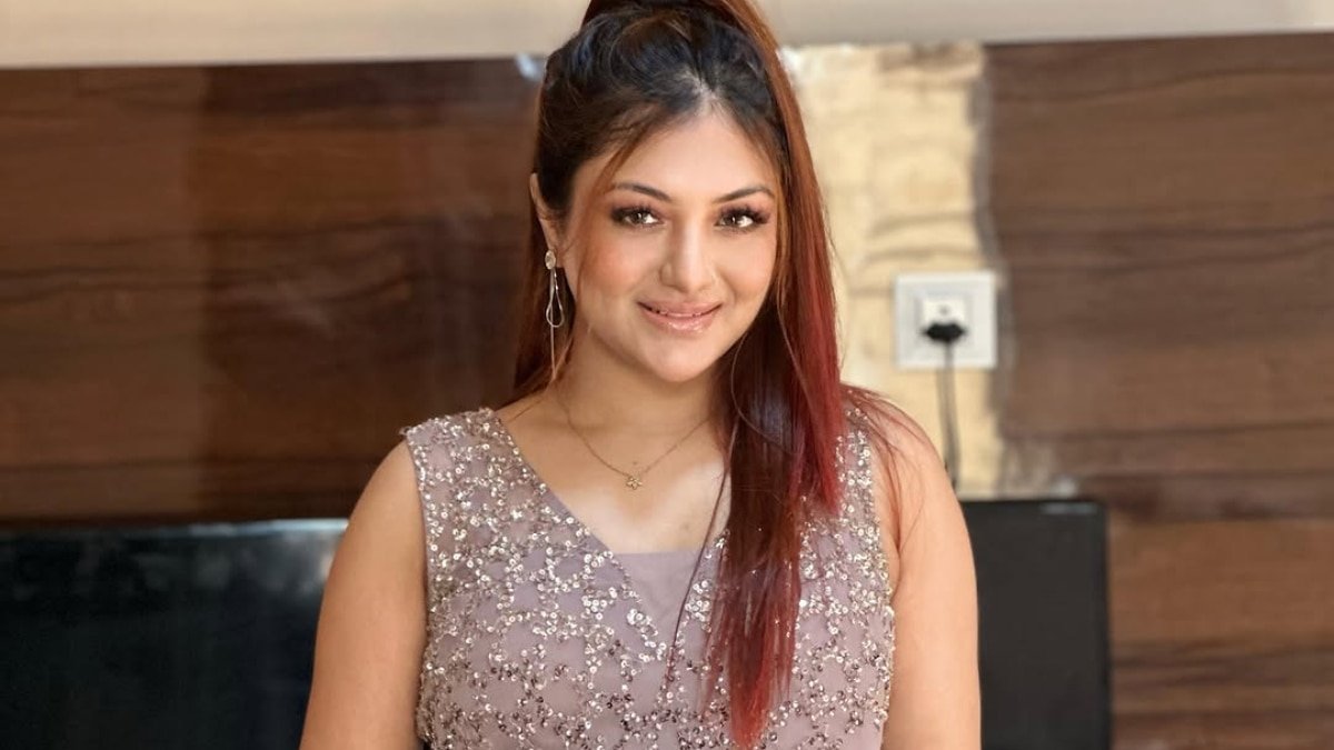 अंडरगार्मेंट्स न पहनने के लिए ट्रोल हो चुकी खुशी मुखर्जी, फिर से डालीं 3 ऐसी फोटो कि लोग बोले- फेमस होने के लिए...