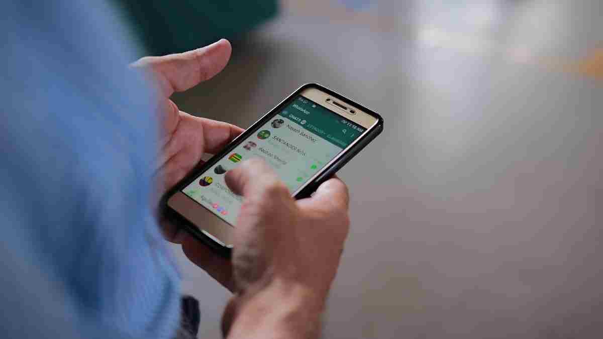 लैपटॉप पर WhatsApp यूज़ करते हैं? ये सीक्रेट ट्रिक छुपा सकती है आपकी पर्सनल चैट्स, 90% लोगों को नहीं पता!