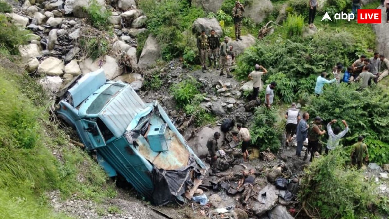 जम्मू कश्मीर के उधमपुर में बड़ा हादसा, CRPF का एक वाहन खाई में गिरा, तीन जवानों की मौत