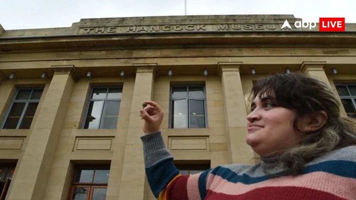 Newcastle University: पहली बार खुदाई कर रही थी लड़की, 90 मिनट में ही मिल गया सैंकड़ों साल पुराना सोने का खजाना