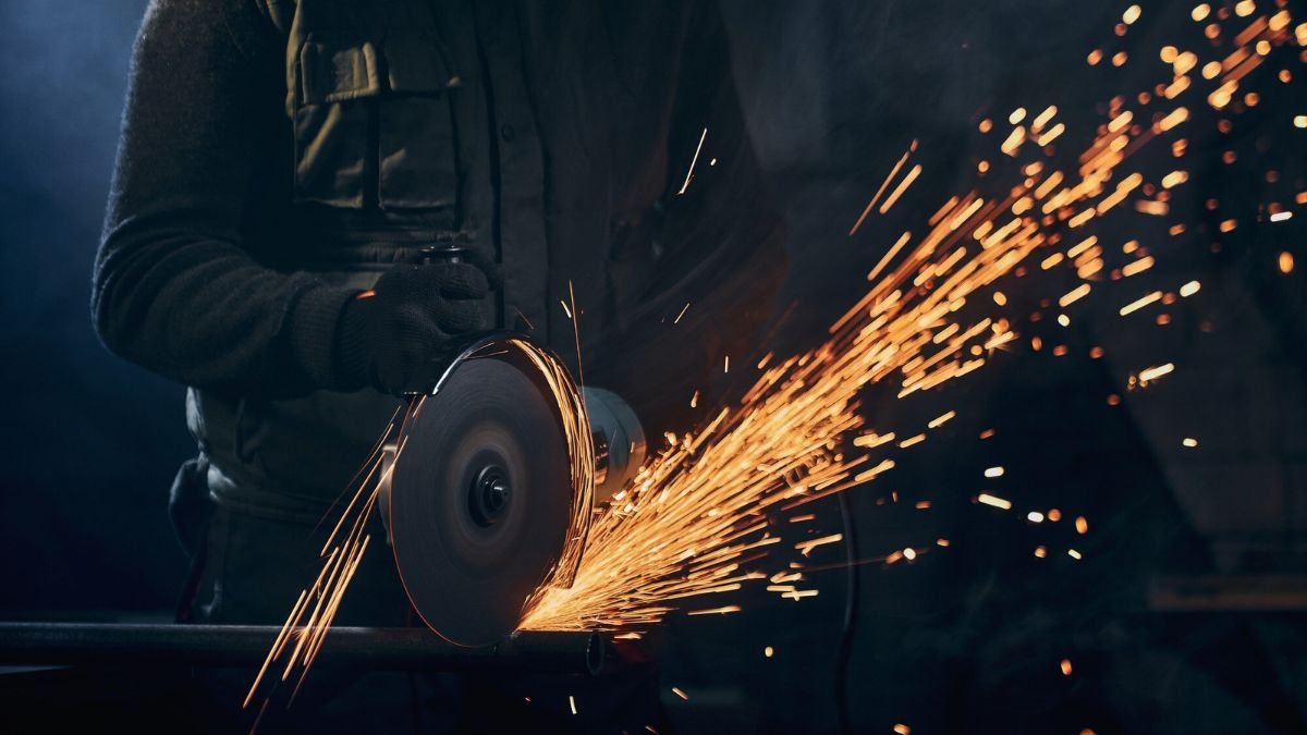 भारत के मैन्युफैक्चरिंग सेक्टर में शानदार ग्रोथ, अप्रैल में 10 महीने के उच्चतम स्तर पर PMI, IIP में भी तेजी