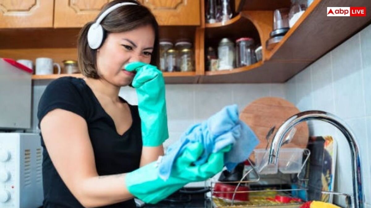 किचन से आ रही ही कचरे की बदबू? तो तुरंत ही आजमाएं ये 6 आसान से हैक्स