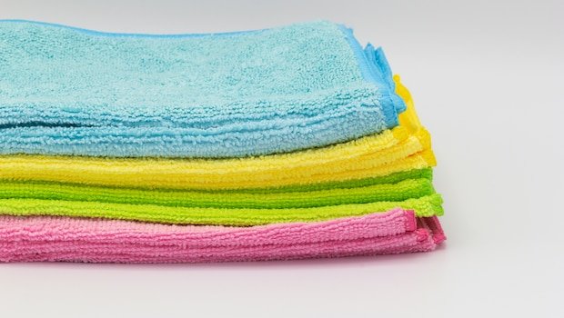 Microfiber Or Cotton Towels? Which One Actually Works Better In Kitchen