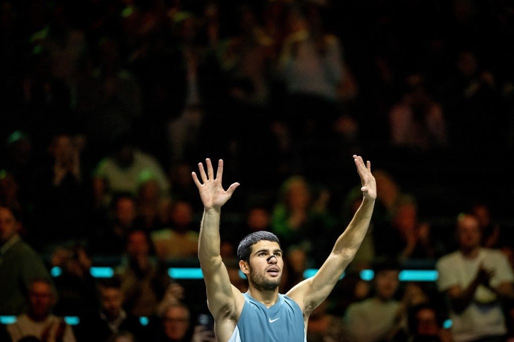 Carlos Alcaraz Cruises, Stefanos Tsitsipas Scrapes Through In Rotterdam