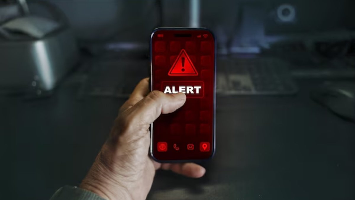 लाखों Android यूजर्स पर मंडरा रहा यह बड़ा खतरा! सरकार ने जारी की वॉर्निंग, बचने के लिए करें ये काम