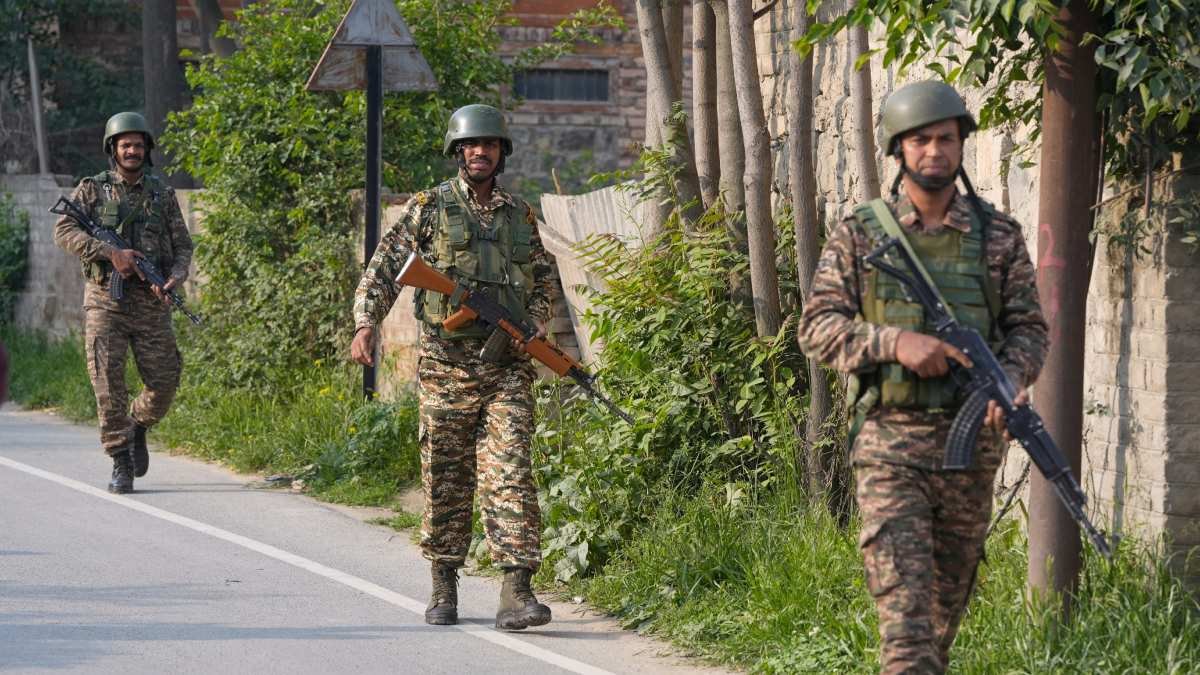 सीजफायर के दो दिन बाद जम्मू कश्मीर में एनकाउंटर, सुरक्षाबलों ने कई आतंकियों को घेरा