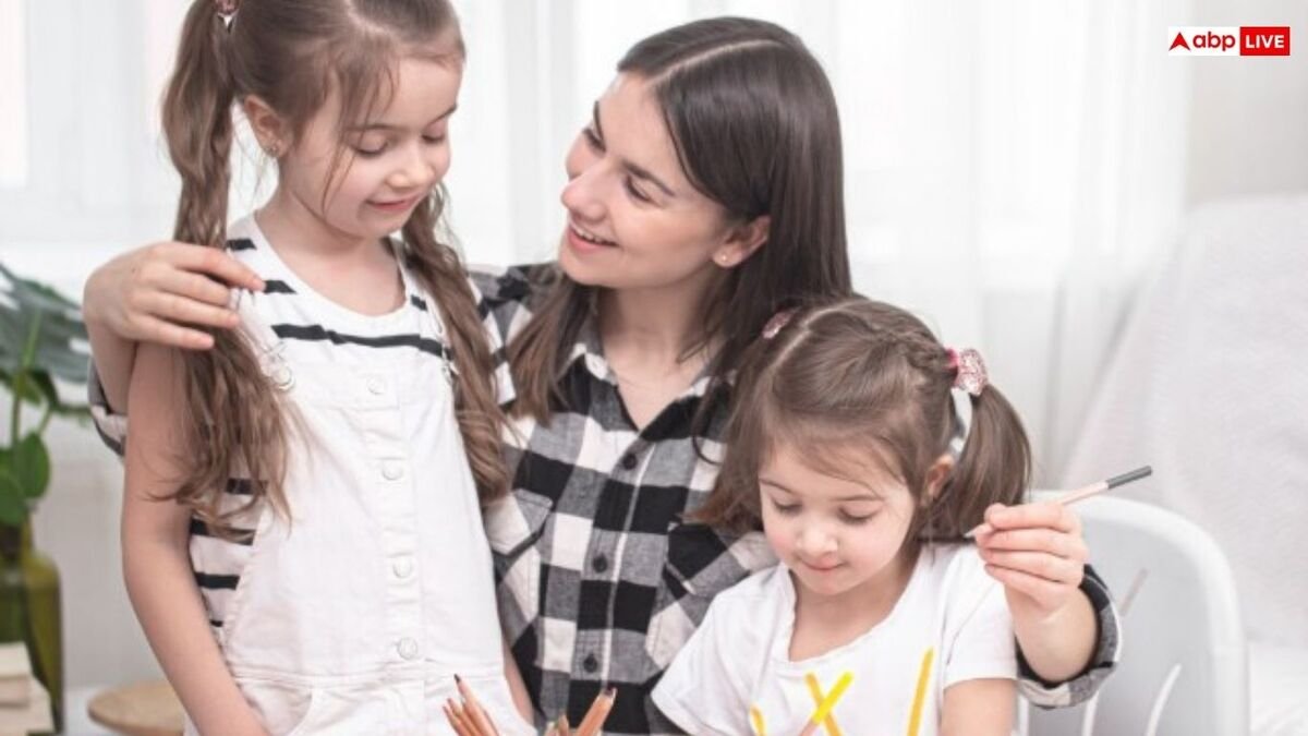 आया को ही मां क्यों मानने लगते हैं बच्चे, इससे बच्चों की मानसिक स्थिति पर क्या पड़ता है असर?