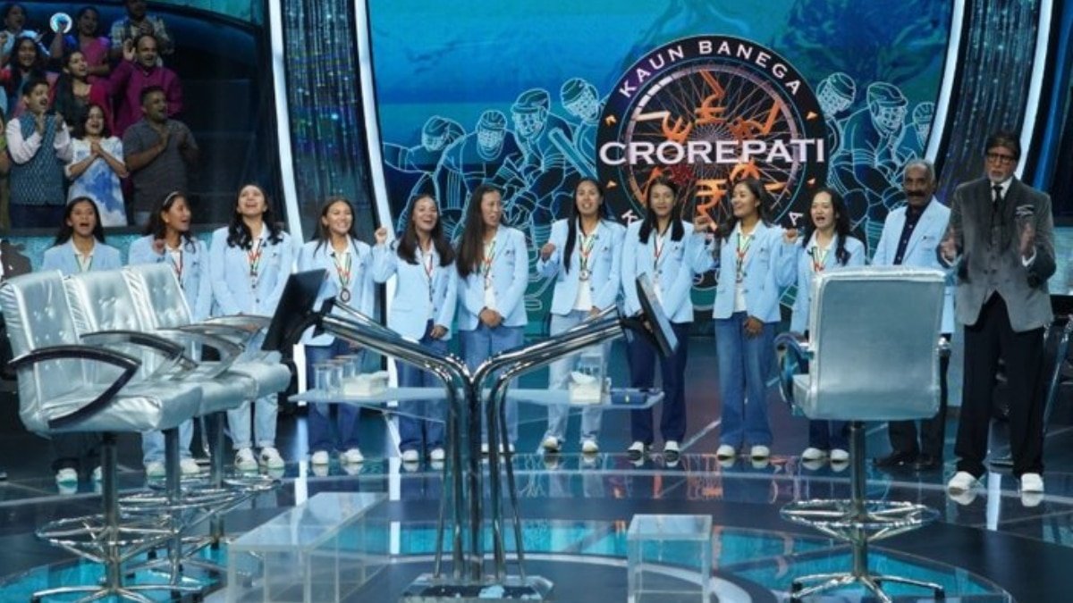 KBC 17 के सेट पर भारतीय महिला आइस हॉकी टीम से मिले अमिताभ बच्चन, कहा-